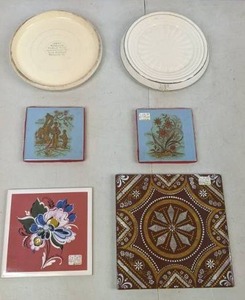 lot 391 image: Beautiful Set of (6) Tiles & Trivets