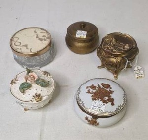 lot 425 image: Beautiful Collection of Vintage Trinket Boxes and Face Powder Containers