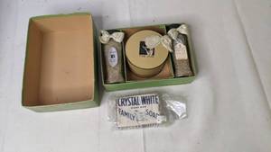 lot 433 image: Vintage Tre Jur Bath Luxuries Set and Giant Size Crystal White Family Soap