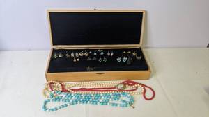 lot 444 image: Stunning Collection of Costume Jewelry