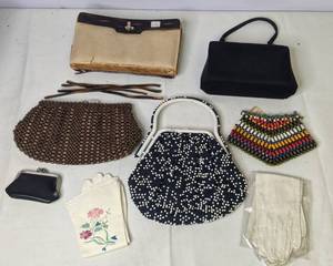 lot 424 image: Stunning Collection of Vintage Handbags, Clutches, and Gloves