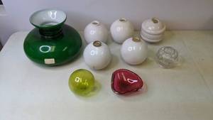 lot 153 image: Assorted Lampshades and Glass