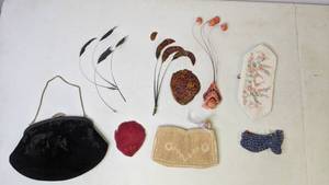 lot 154 image: Beautiful Vintage Handbags and Feathers