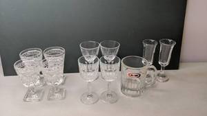 lot 161 image: Set of 11 Assorted Miniature Glasses