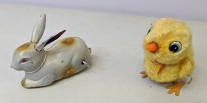 lot 130 image: Lot of 2 Vintage Wind Up Toys Bunny & Baby Chick