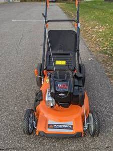 lot 01 image: Briggs and Stratton YardForce EX675 Push Lawnmower