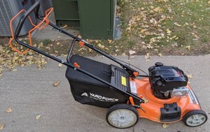 lot 14 image: Yardforce Briggs & Stratton 675EX Lawnmower