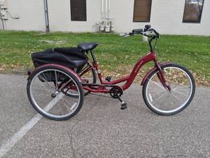 lot 16 image: Red Schwinn Meridian Adult 26 3 Wheel Bike