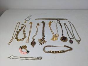 lot 448 image: Set of (15) Vintage Necklaces