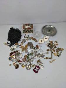 lot 447 image: Misc Vintage Jewelry and Accessories Lot