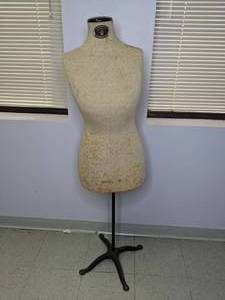 lot 190 image: Antique Hall Borchert Dress Form  NER