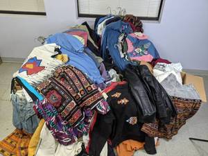 lot 195 image: Resellers Dream Large Lot of Mens and Womens Clothing  NER