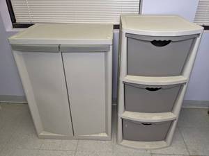 lot 186 image: Sterilite Cabinet and Drawers