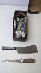 lot 165 image: Lot of VintageAntique Griswold Chopper, Cleaver and Knife