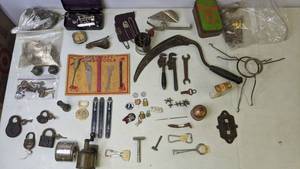 lot 169 image: Mixed lot of Vintage Metal Items Locks, Keys, Hand Tools, Greycraft Junior Tool Set and Much More