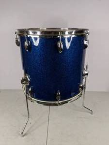 lot 531 image: Beautiful Blue Sparkle Floor Tom Drum