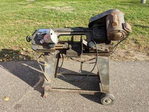 lot 582 image: Vintage Rockford Power Tool Company Metal Cutting Band Saw