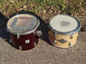 lot 614 image: Set of (2) Drum Toms