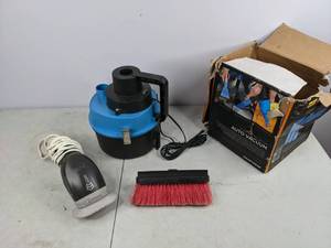 lot 524 image: Rowenta Clothes Steamer and SmartGear Auto Vacuum - NER