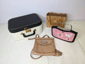 lot 489 image: Lot of 3 Lovely Little Handbags and a Vintage Vanity Case --SE