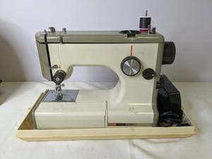 lot 467 image: Vintage Sears Kenmore Sewing Machine (NER)