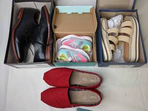 lot 471 image: Lot of 4 New Shoes Toms, Florence Heels, Stride Rite Surprize and Goodfellow & Co