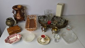 lot 553 image: Lot of Vases, Dishes, Boxes and Cups in Silver, Wood, Ceramic  NER