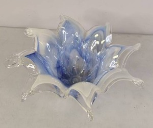 lot 546 image: Decorative BlueWhite Organic Dish  SE