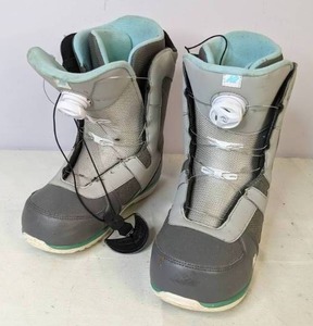lot 685 image: Womens Burton Sendit Snowboarding Boots - NER