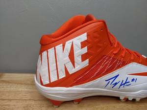 lot 52 image: New Percy Harvin Autographed Nike Football Cleats Florida Gators NFL Minnesota Vikings WR