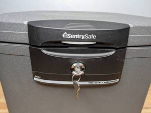 lot 57 image: Sentry H4100 Fire & Waterproof Safe with Keys