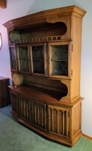 lot 5 image: Thomasville Display Hutch
