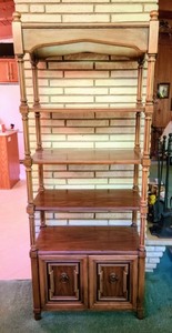 lot 10 image: Vintage Bookshelf