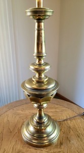 lot 8 image: Brass Table Lamp