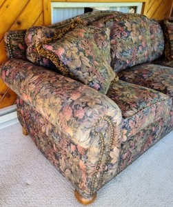 lot 25 image: Floral Print Ethan Allen Sofa