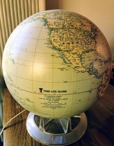 lot 31 image: Light Up Globe