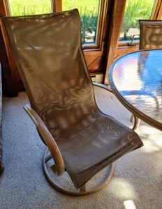 lot 30 image: Patio Set
