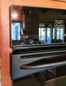 lot 199 image: G.E. Profile Oven