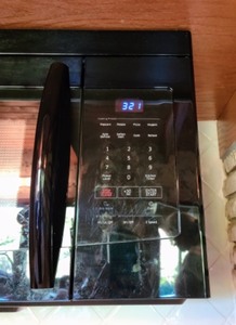 lot 200 image: Samsung Microwave
