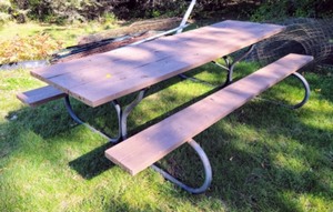 lot 203 image: Picnic Table