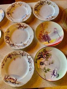 lot 174 image: Variety of Pretty Vintage Plates