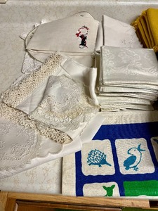 lot 150 image: Lot of Linens