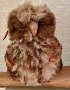 lot 59 image: Owl Decor