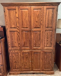lot 67 image: Delightful Desk Cabinet