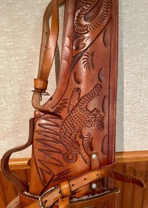 lot 104 image: Lovely Leather Case