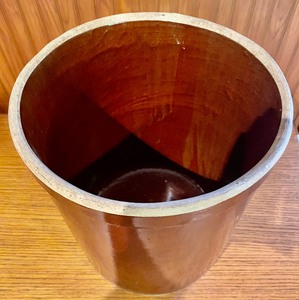 lot 101 image: Large Crock