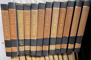 lot 106 image: 1971 Encyclopedias