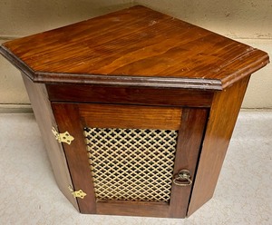 lot 128 image: Charming Corner Cabinet