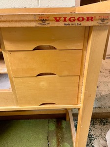 lot 133 image: Vigor Jewelry Making Desk