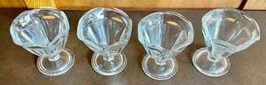lot 213 image: Sundae Dishes